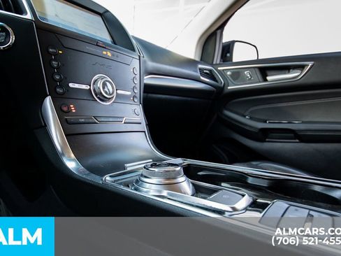 Used 2020 Ford Edge Titanium image 15