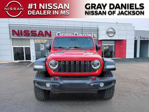 Used 2024 Jeep Wrangler Unlimited Rubicon AWD/4WD image 2