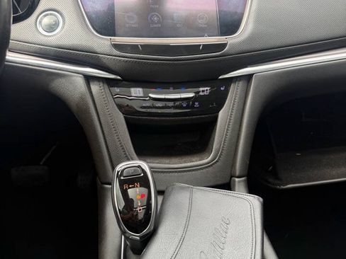 Used 2017 Cadillac XT5 Luxury AWD/4WD image 11