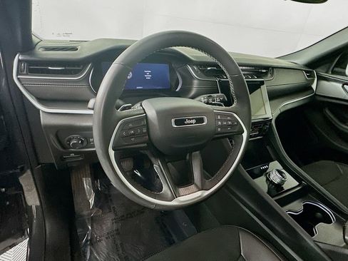 Certified 2024 Jeep Grand Cherokee L Laredo image 19