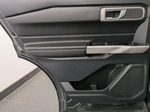 Certified 2023 Ford Explorer XLT w/ Class IV Trailer Tow Package image 21