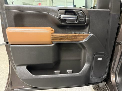 Used 2020 Chevrolet Silverado 2500 High Country image 12