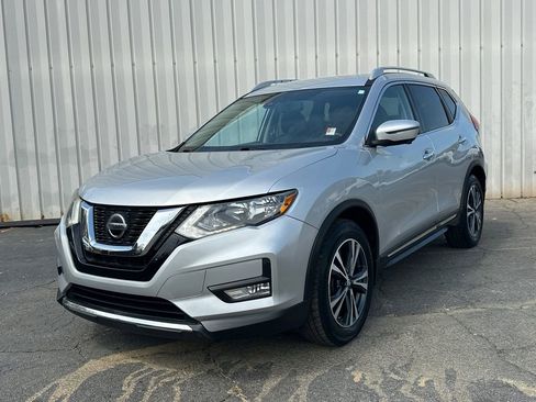 Used 2018 Nissan Rogue SL image 2