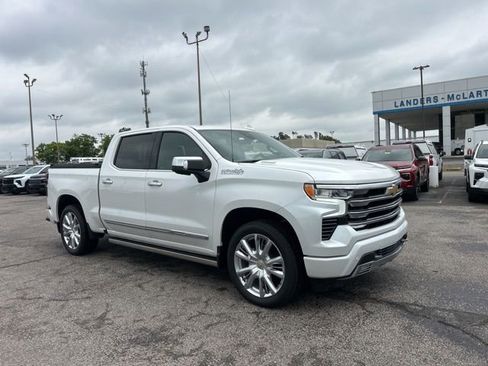 Used 2023 Chevrolet Silverado 1500 High Country w/ Technology Package AWD/4WD image 1