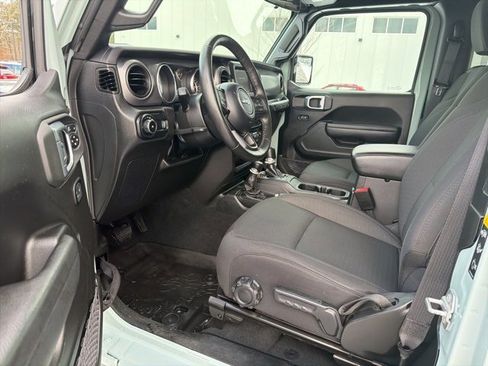 Used 2023 Jeep Wrangler Willys image 19