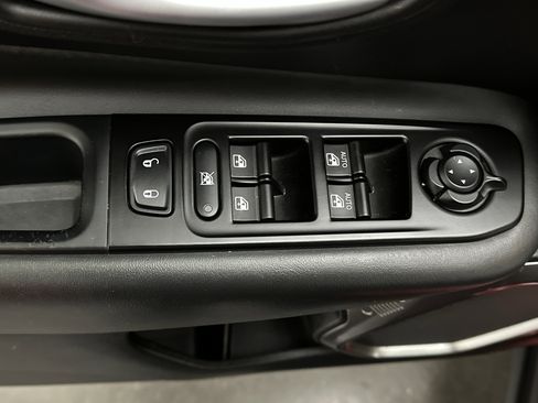 Used 2020 Jeep Renegade Limited w/ UConnect 8.4 Nav Group AWD/4WD image 18