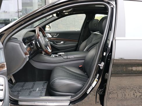 Used 2019 Mercedes-Benz S 560 Sedan image 37