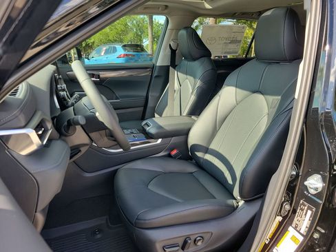 New 2026 Toyota Highlander Limited AWD/4WD image 18