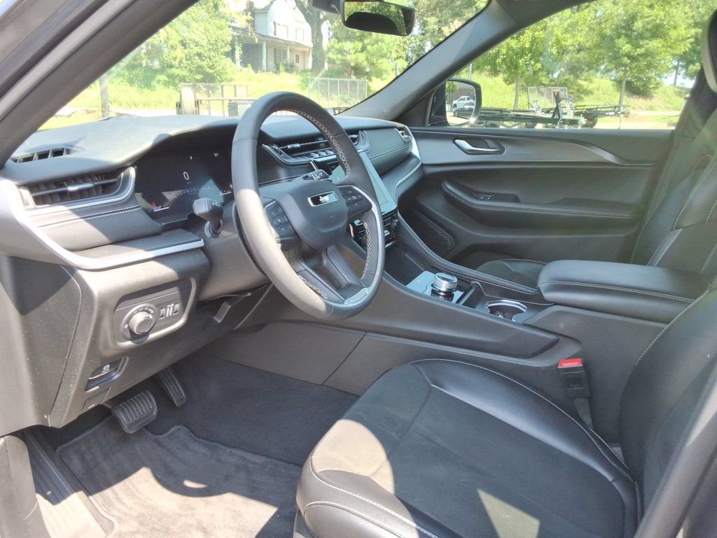 Used 2025 Jeep Grand Cherokee L Altitude RWD image 22