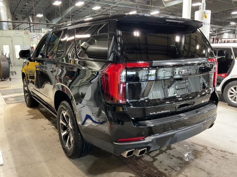 Used 2026 GMC Yukon AT4 w/ AT4 Premium Package AWD/4WD image 8