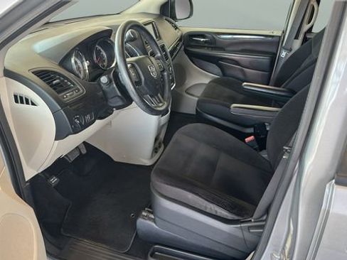 Used 2018 Dodge Grand Caravan SE FWD image 7