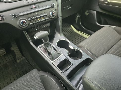 Used 2022 Kia Sportage LX w/ LX FWD Value Edition Package image 16