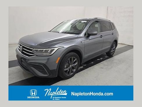 Used 2023 Volkswagen Tiguan SE w/ Panoramic Sunroof Package FWD image 1