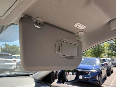 Used 2023 Nissan Rogue SV FWD image 33