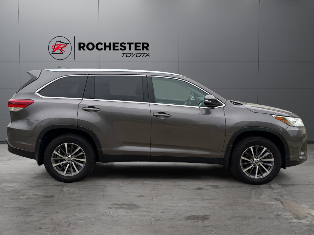 Used 2019 Toyota Highlander XLE AWD/4WD image 6