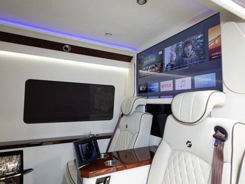 Used 2019 Mercedes-Benz Sprinter 2500 w/ Premium Package image 24