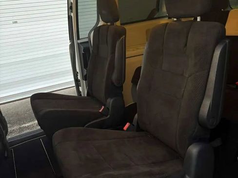 Used 2012 Dodge Grand Caravan SXT image 8