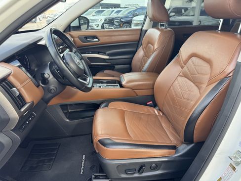Used 2024 Nissan Pathfinder Platinum w/ Cargo Package FWD image 28