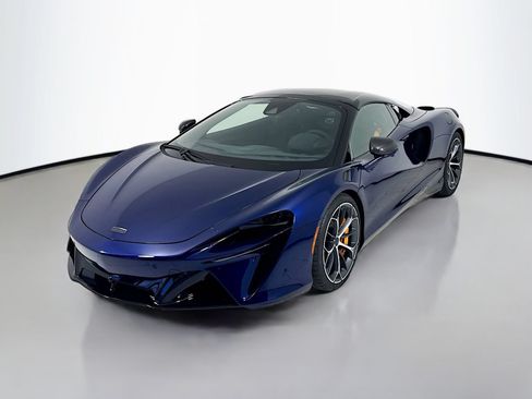 Used 2025 McLaren Artura Spider RWD image 3