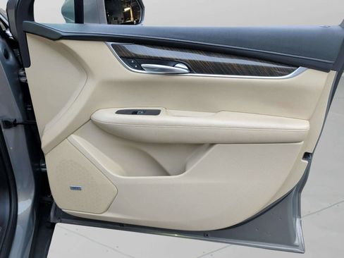 Used 2019 Cadillac XT5 Sport Utility 4D image 17