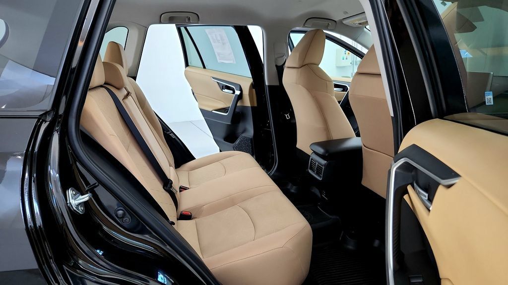 Certified 2025 Toyota RAV4 XLE AWD/4WD image 18