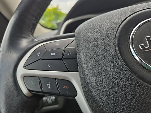 Used 2018 Jeep Cherokee Trailhawk w/ Cold Weather Group AWD/4WD image 15