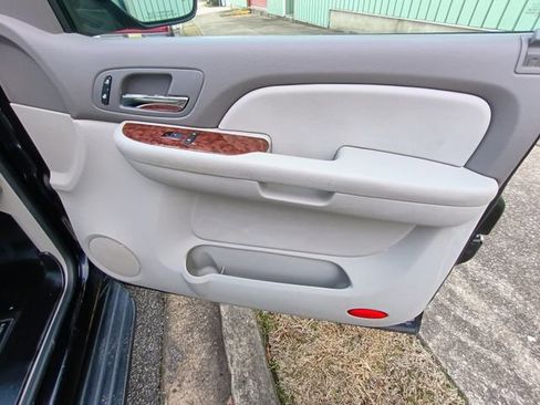 Used 2007 Chevrolet Suburban 2500 LT w/ LT Preferred Equipment Group image 39