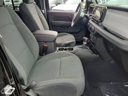 New 2025 Jeep Wrangler Unlimited Sahara AWD/4WD image 14
