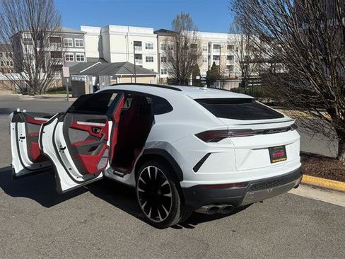 Used 2020 Lamborghini Urus image 16