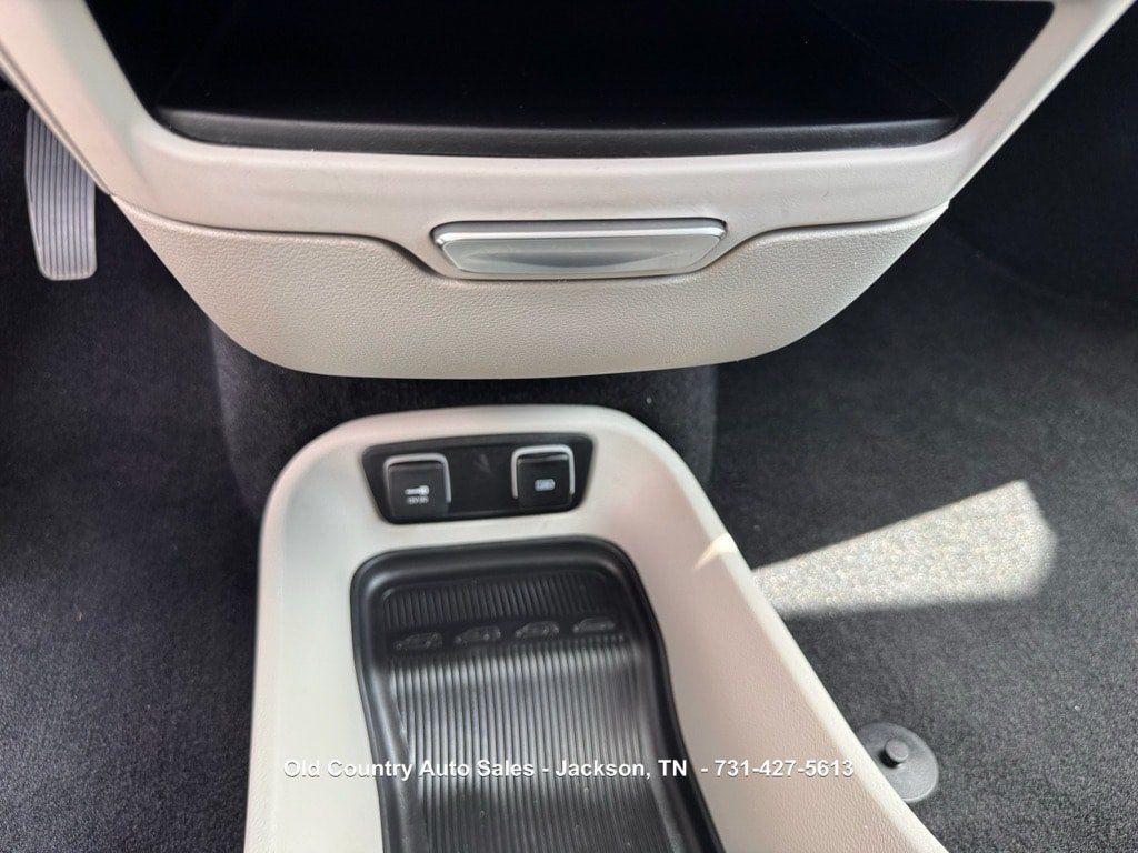 Used 2019 Chrysler Pacifica Touring-L FWD image 41