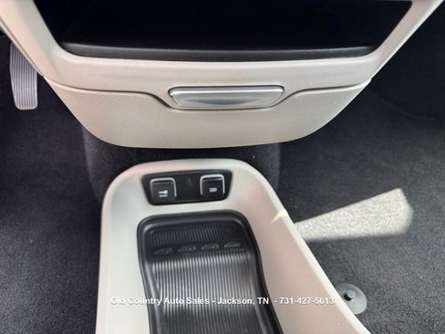 Used 2019 Chrysler Pacifica Touring-L FWD image 41