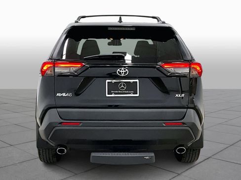 Used 2019 Toyota RAV4 XLE Premium image 5