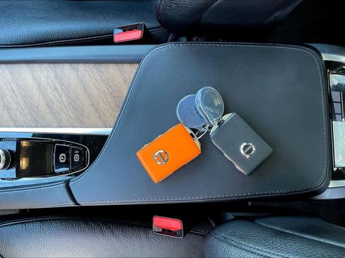 Used 2023 Volvo XC90 B6 Plus w/ Protection Package Premier image 14