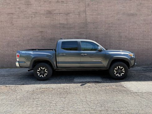 Used 2023 Toyota Tacoma TRD Off-Road AWD/4WD image 6