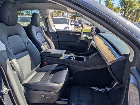 Used 2024 Tesla Model Y 2WD image 19