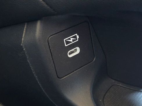 Used 2024 Honda HR-V LX image 9