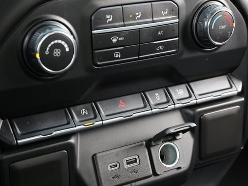 Used 2020 Chevrolet Silverado 1500 LT image 29