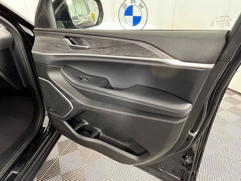 Used 2022 Jeep Grand Cherokee L Limited w/ Luxury Tech Group II image 22