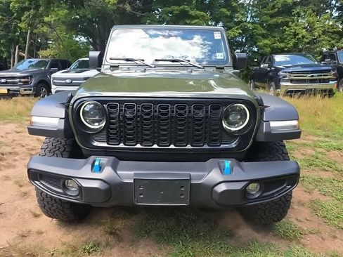 Used 2024 Jeep Wrangler Unlimited AWD/4WD image 2