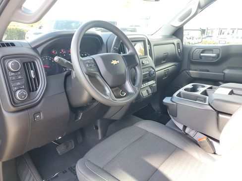 Used 2025 Chevrolet Silverado 1500 Custom image 8