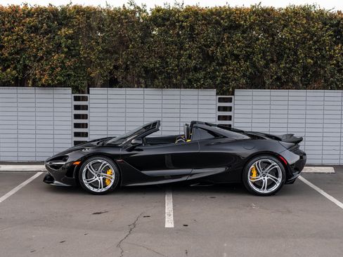 Used 2024 McLaren 750S Spider RWD image 19