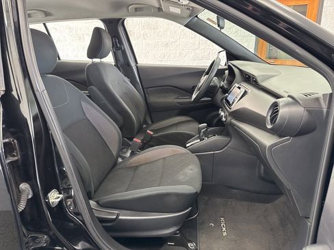 Used 2020 Nissan Kicks S image 42