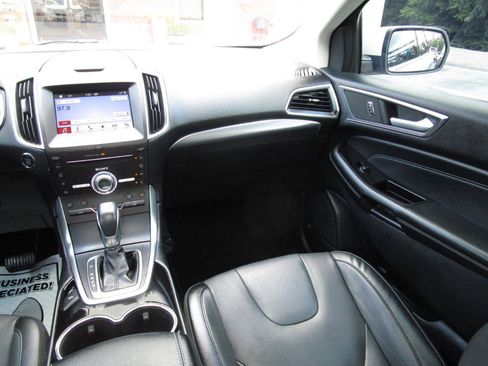Used 2017 Ford Edge Titanium w/ Equipment Group 301A FWD image 9