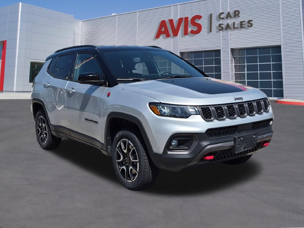Used 2025 Jeep Compass Trailhawk AWD/4WD image 3