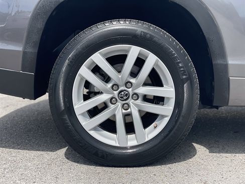 Used 2016 Toyota Highlander LE FWD image 34