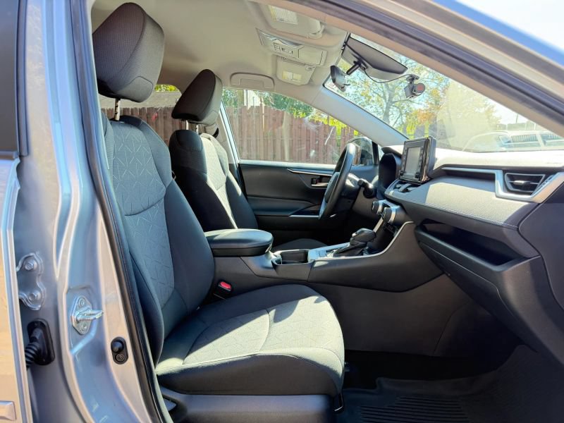 Used 2021 Toyota RAV4 XLE AWD/4WD image 31