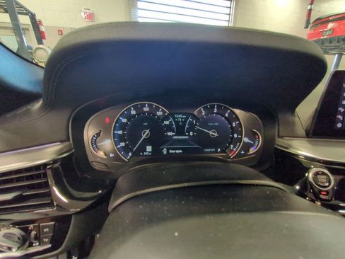 Used 2019 BMW M550i xDrive image 16