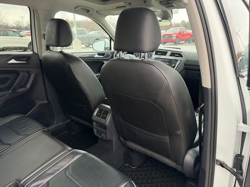 Used 2018 Volkswagen Tiguan SEL Premium image 29