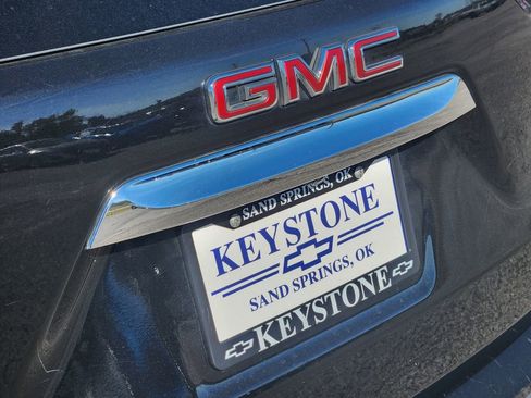 Used 2024 GMC Terrain SLE image 11