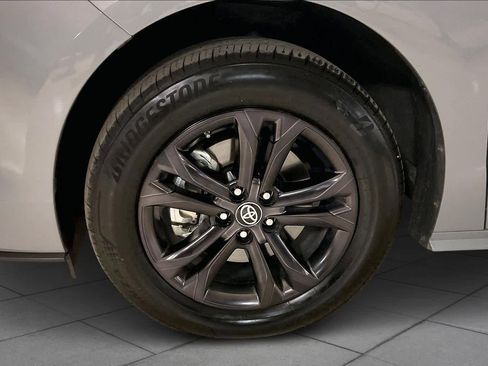 Used 2024 Toyota Sienna XLE Woodland Edition image 10